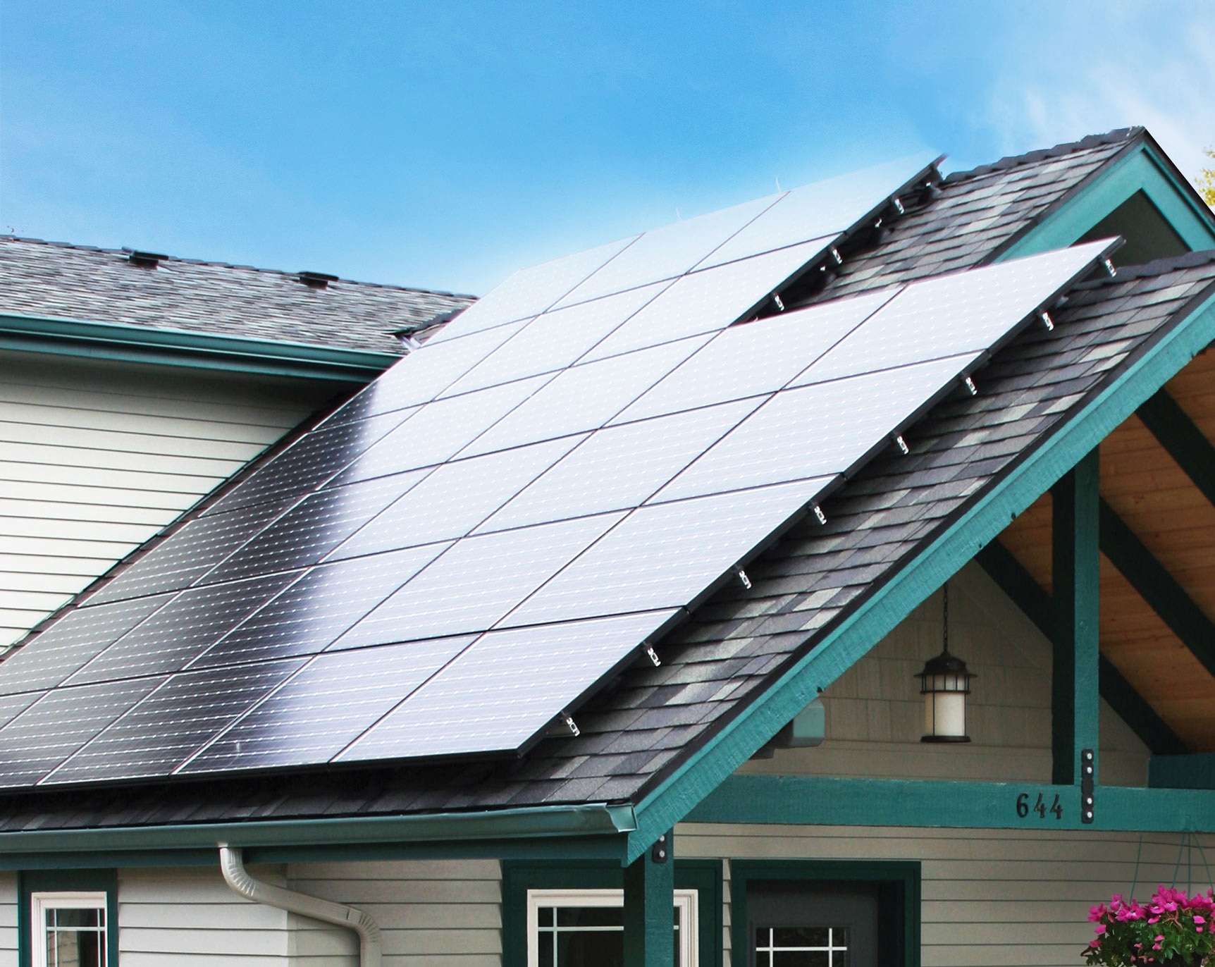 GCCO-Feature-Solar-Panels-Batteries