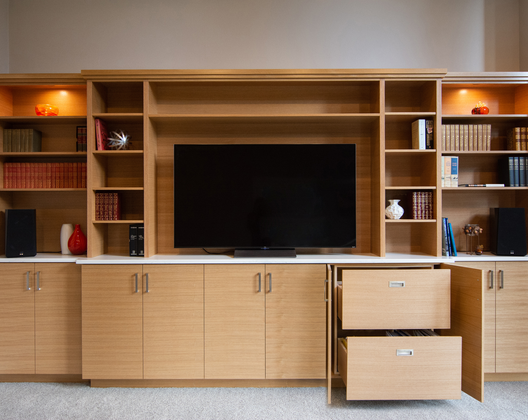 IBIC-Hennum-Feature-Roll-Out-Shelves