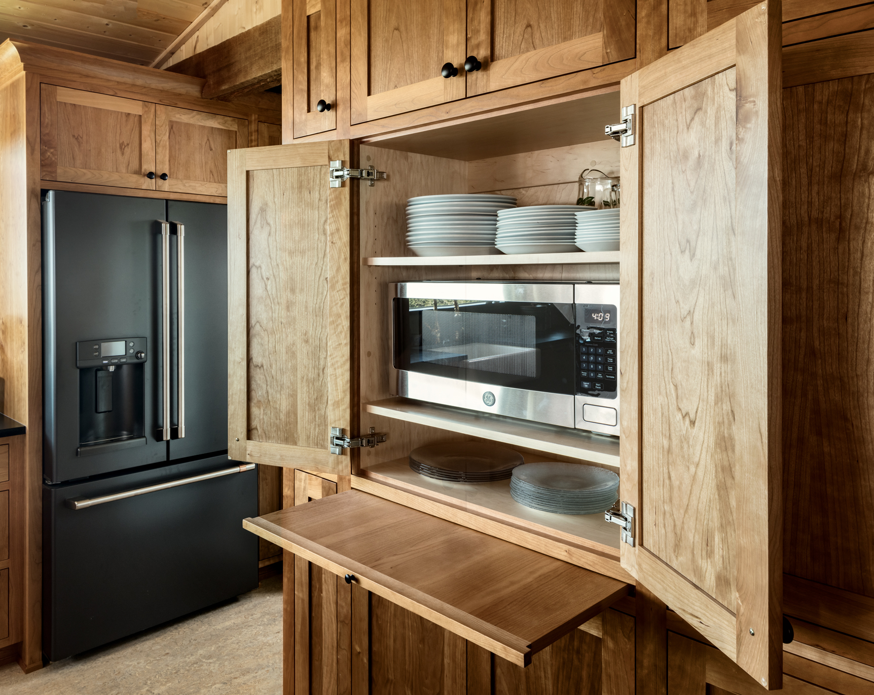 IKH-Jones-Feature-Pantry-Cabinetry