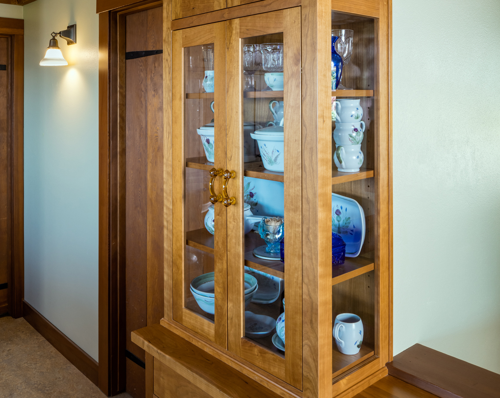 IKH-Jones-Feature-Three-Sided-Custom-Glass-Hutch