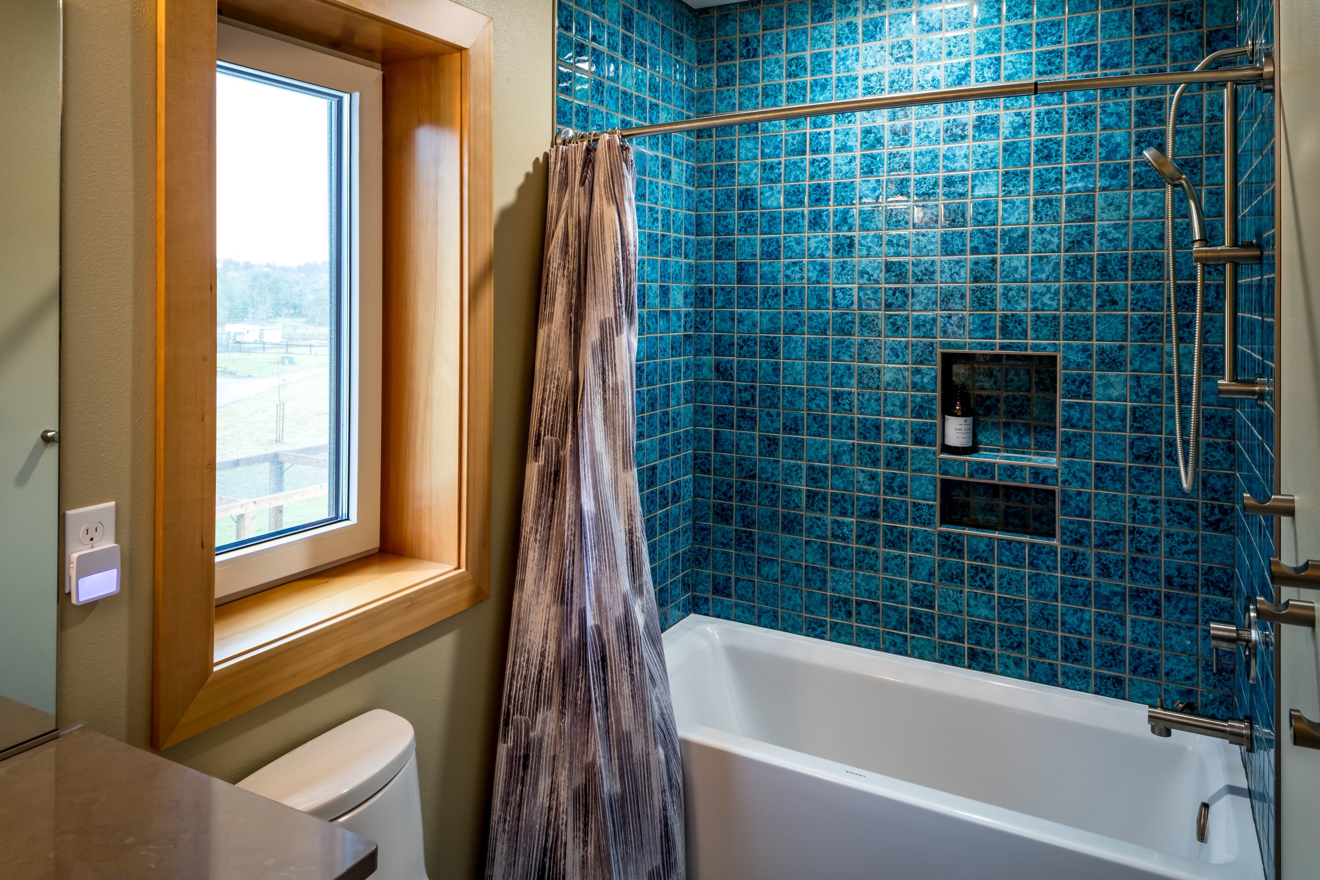 Modern Corvallis Vacation Home Cabinetry
