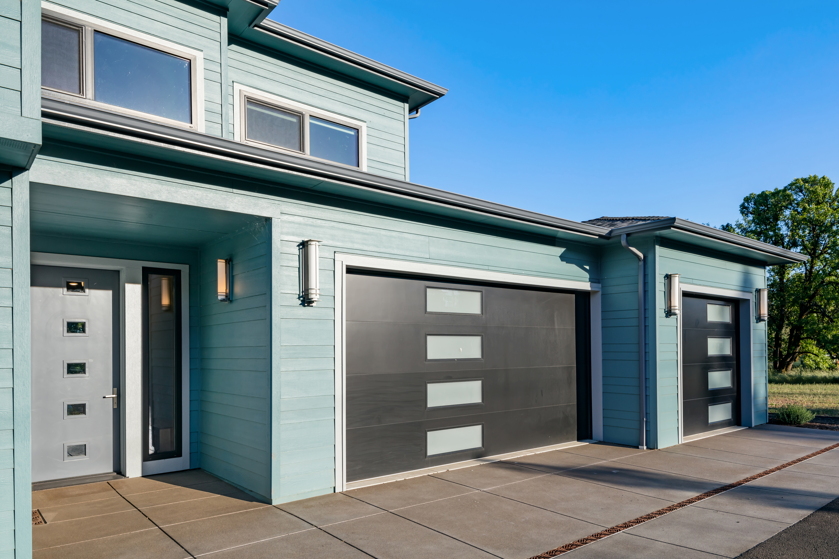 Modern Corvallis Vacation Home Cabinetry