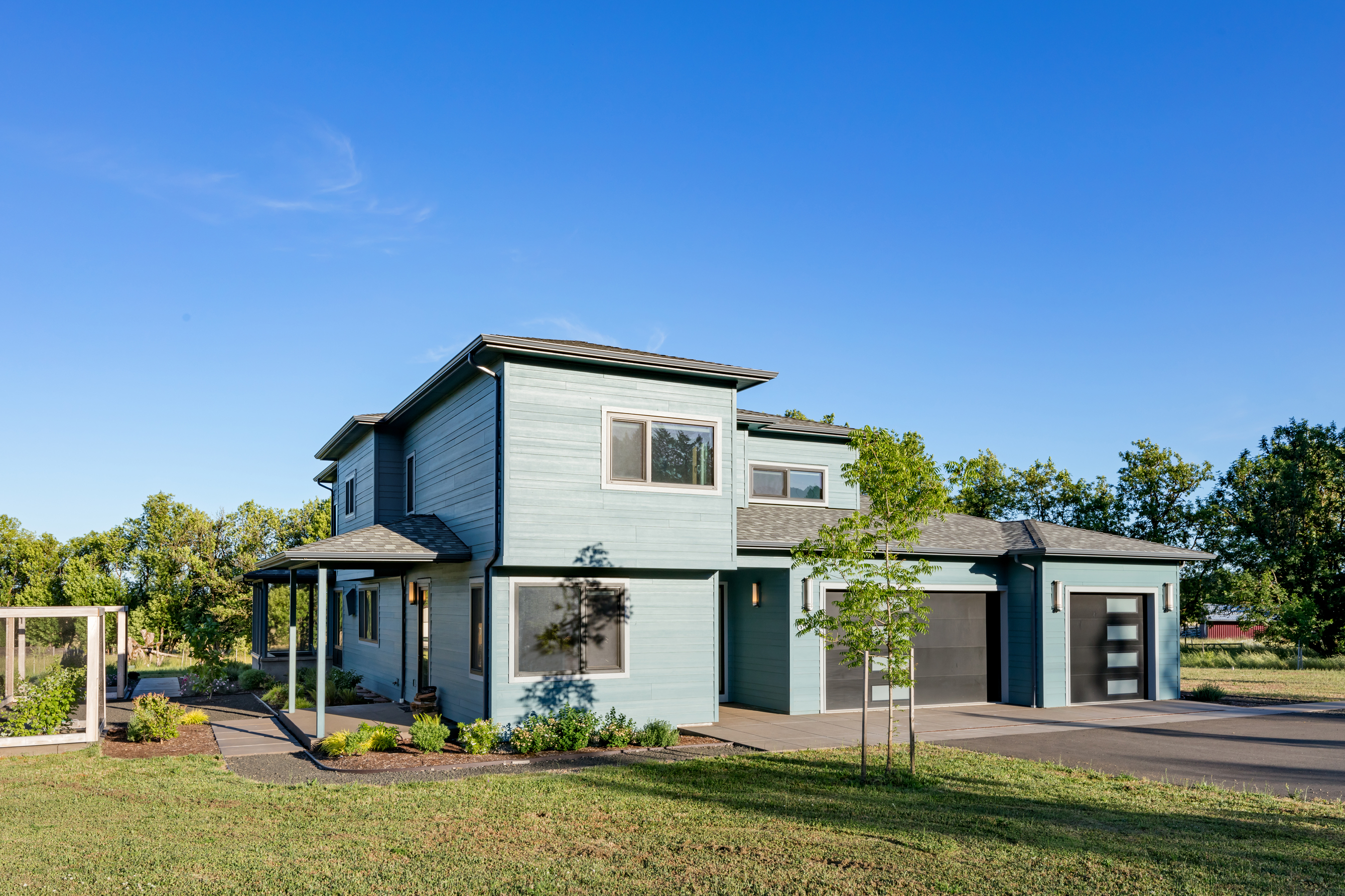 Modern Corvallis Vacation Home Cabinetry