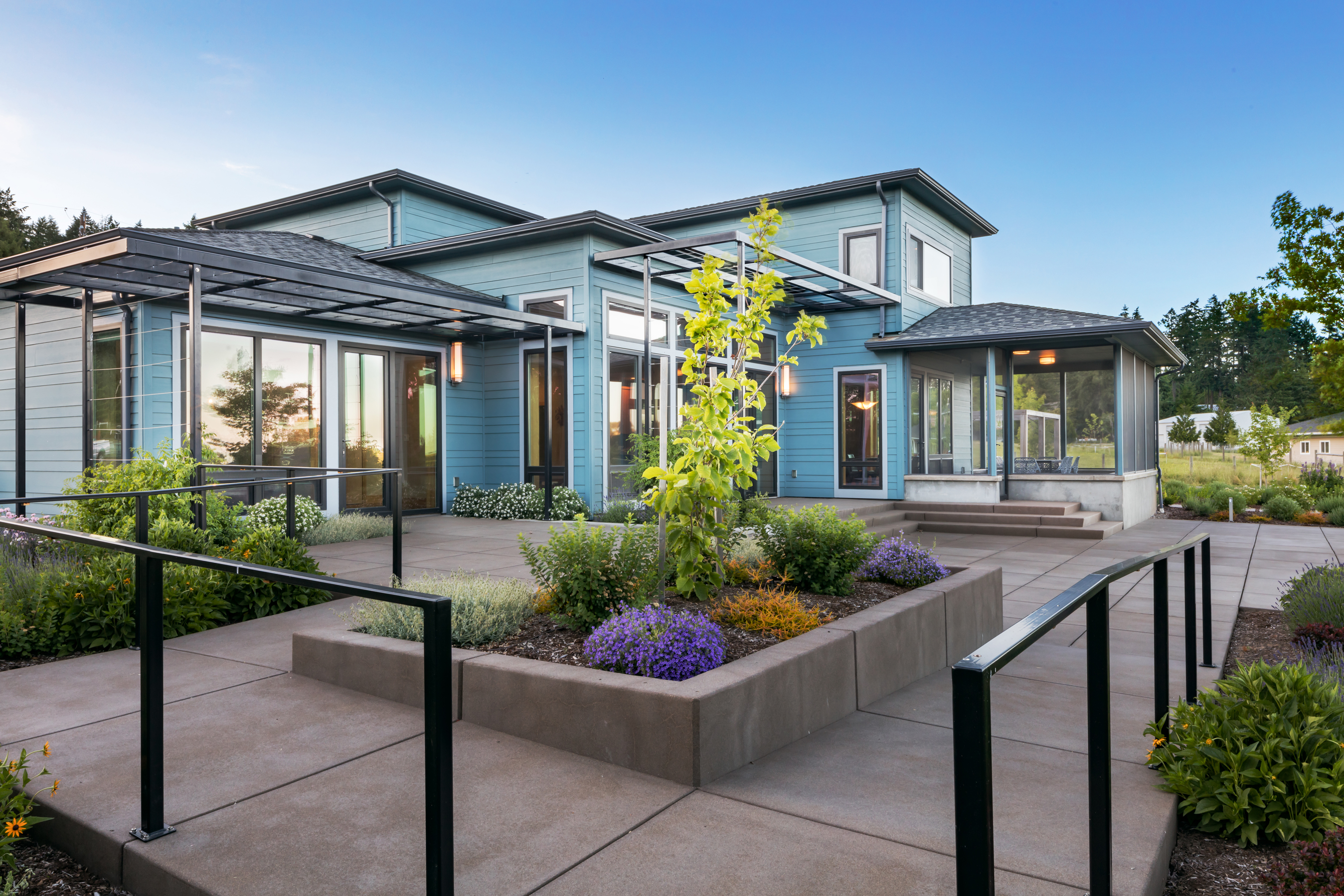 Modern Corvallis Vacation Home Cabinetry