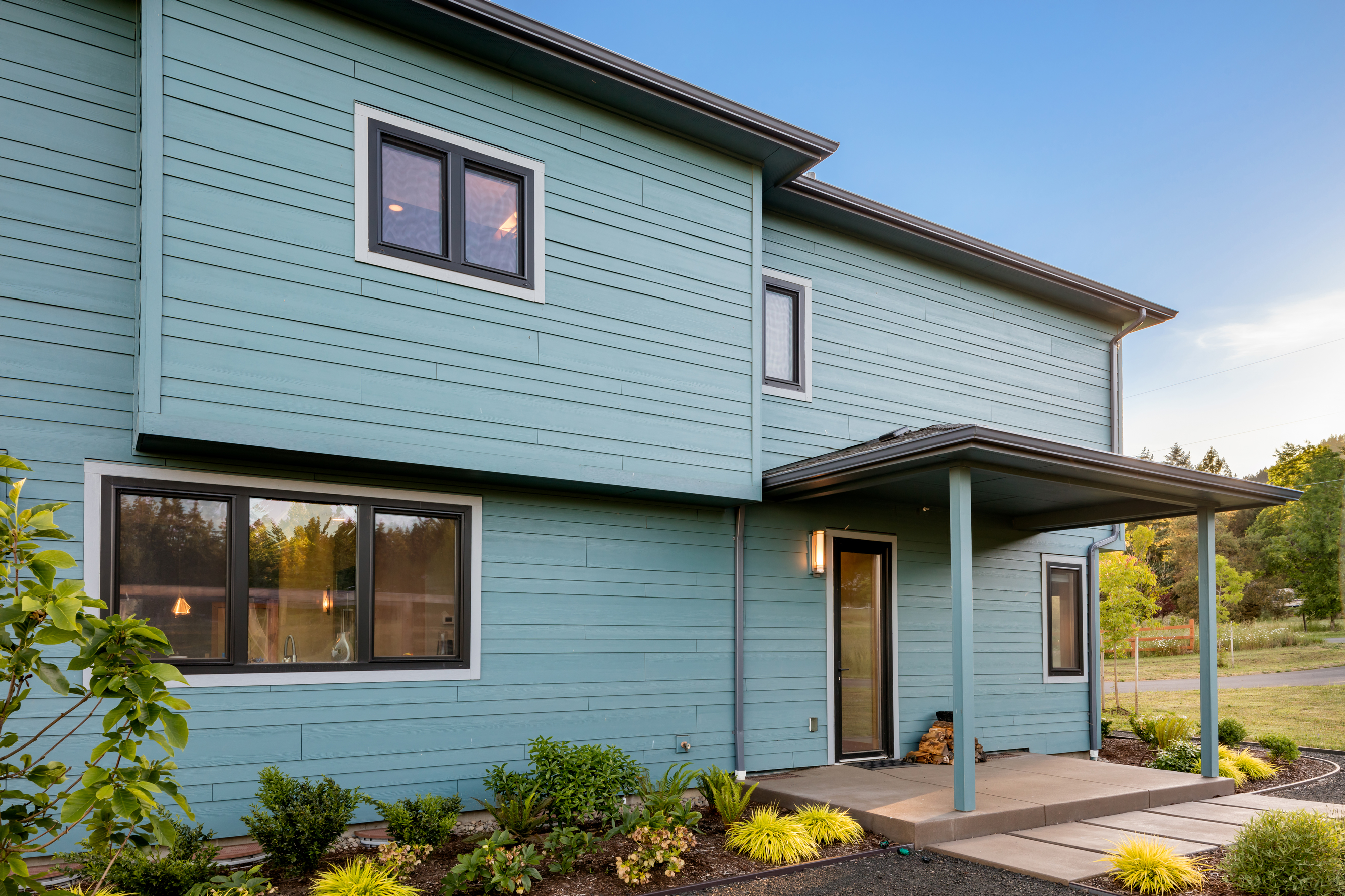 Modern Corvallis Vacation Home Cabinetry