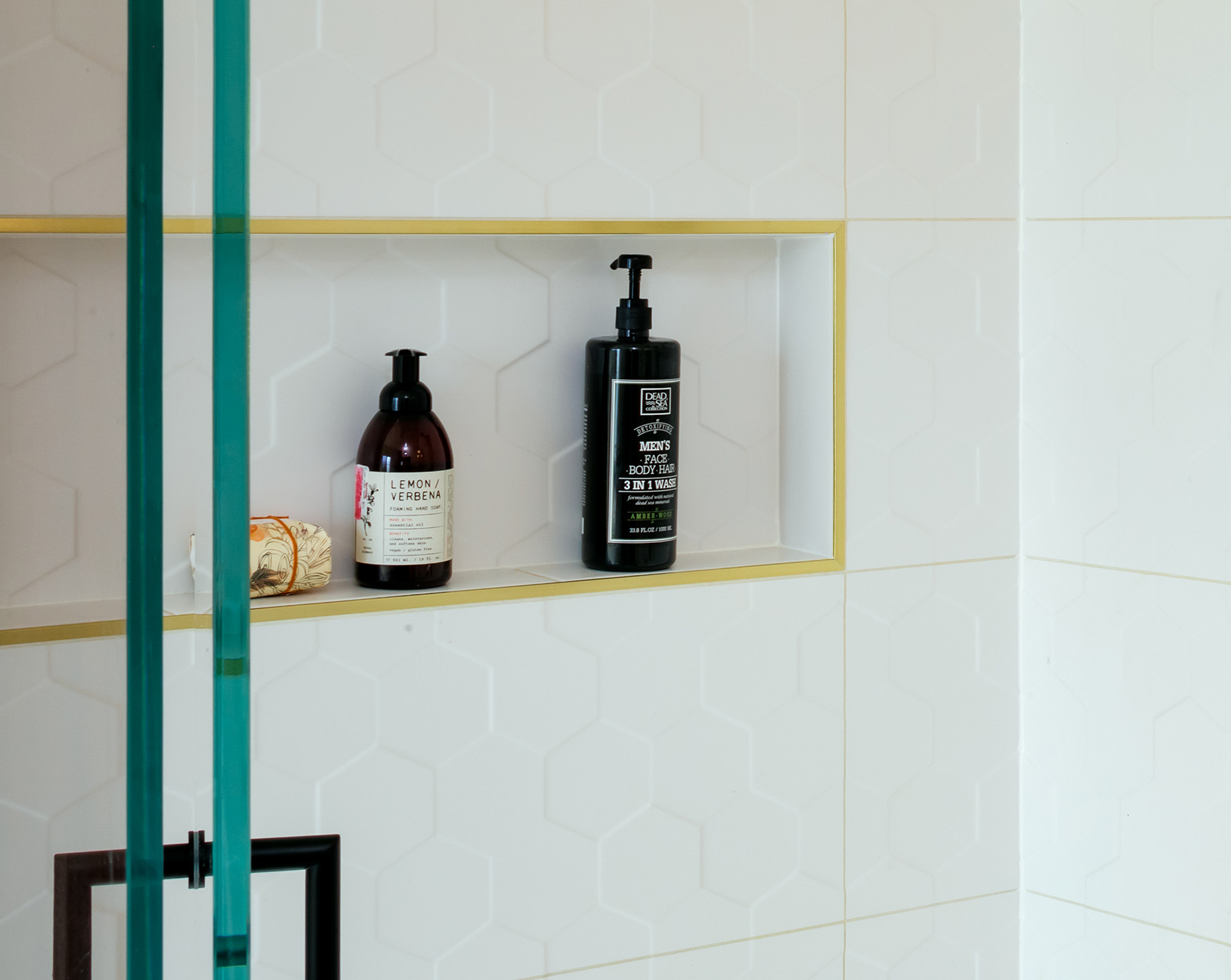 MMC-Kalenius-Feature-Shower-Niche