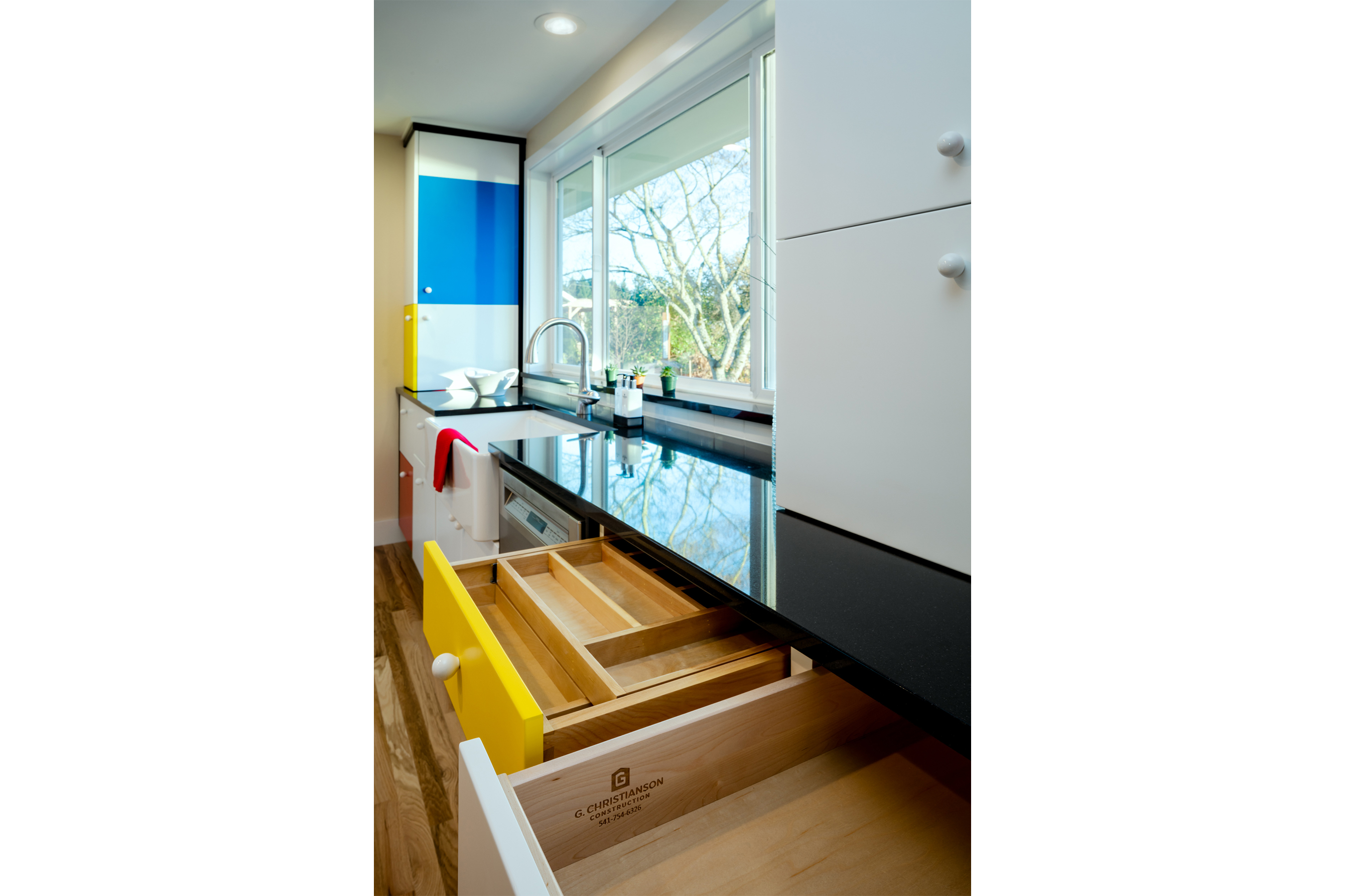 Mondrian Modern Kitchen