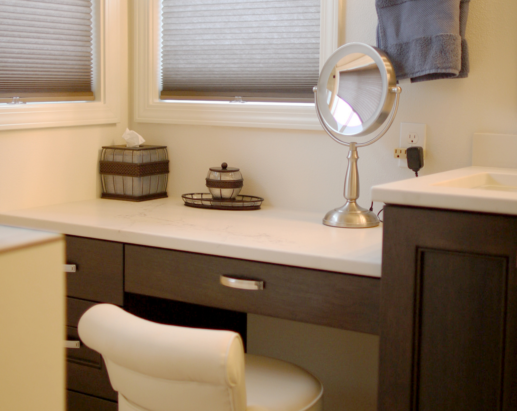 NHPBR-Enghauser-Feature-Dedicated-Makeup-Vanity