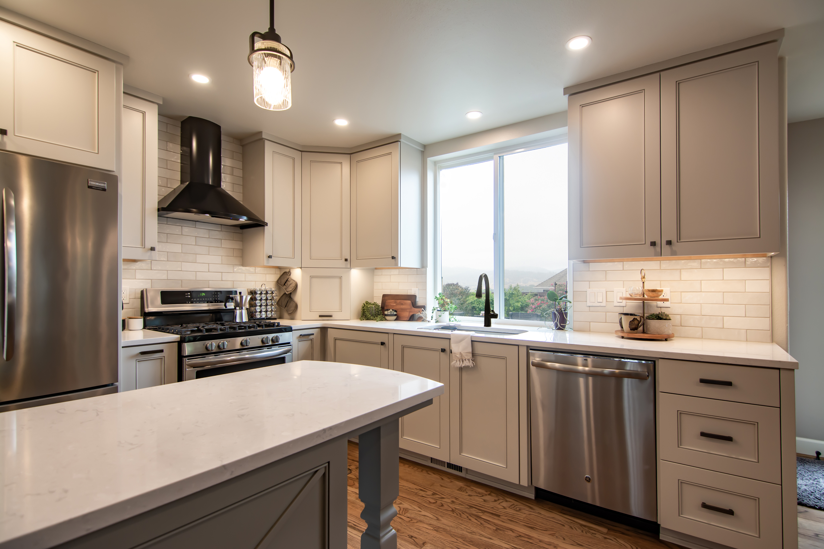 Neabeack Hill Transitional Kitchen