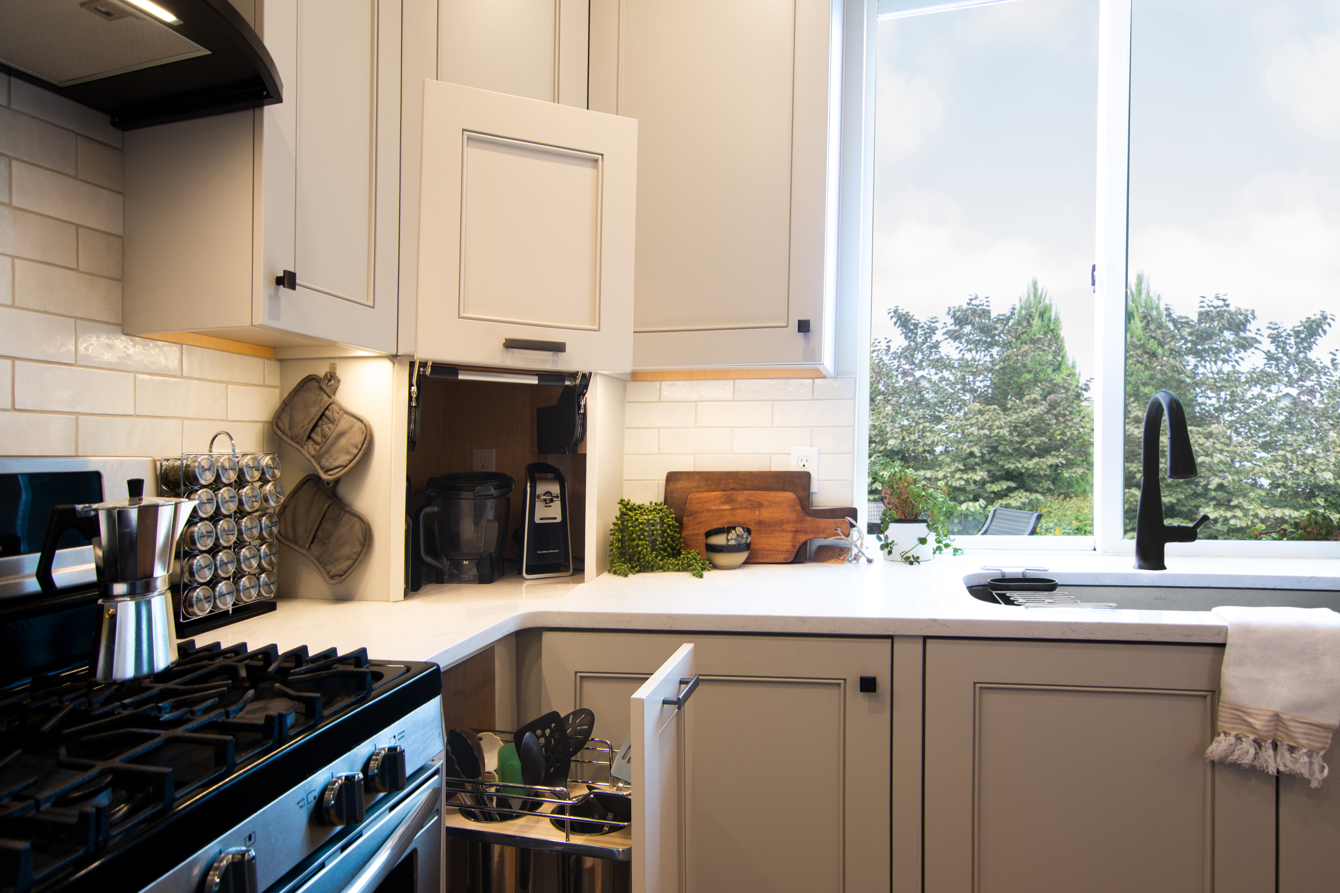 Neabeack Hill Transitional Kitchen