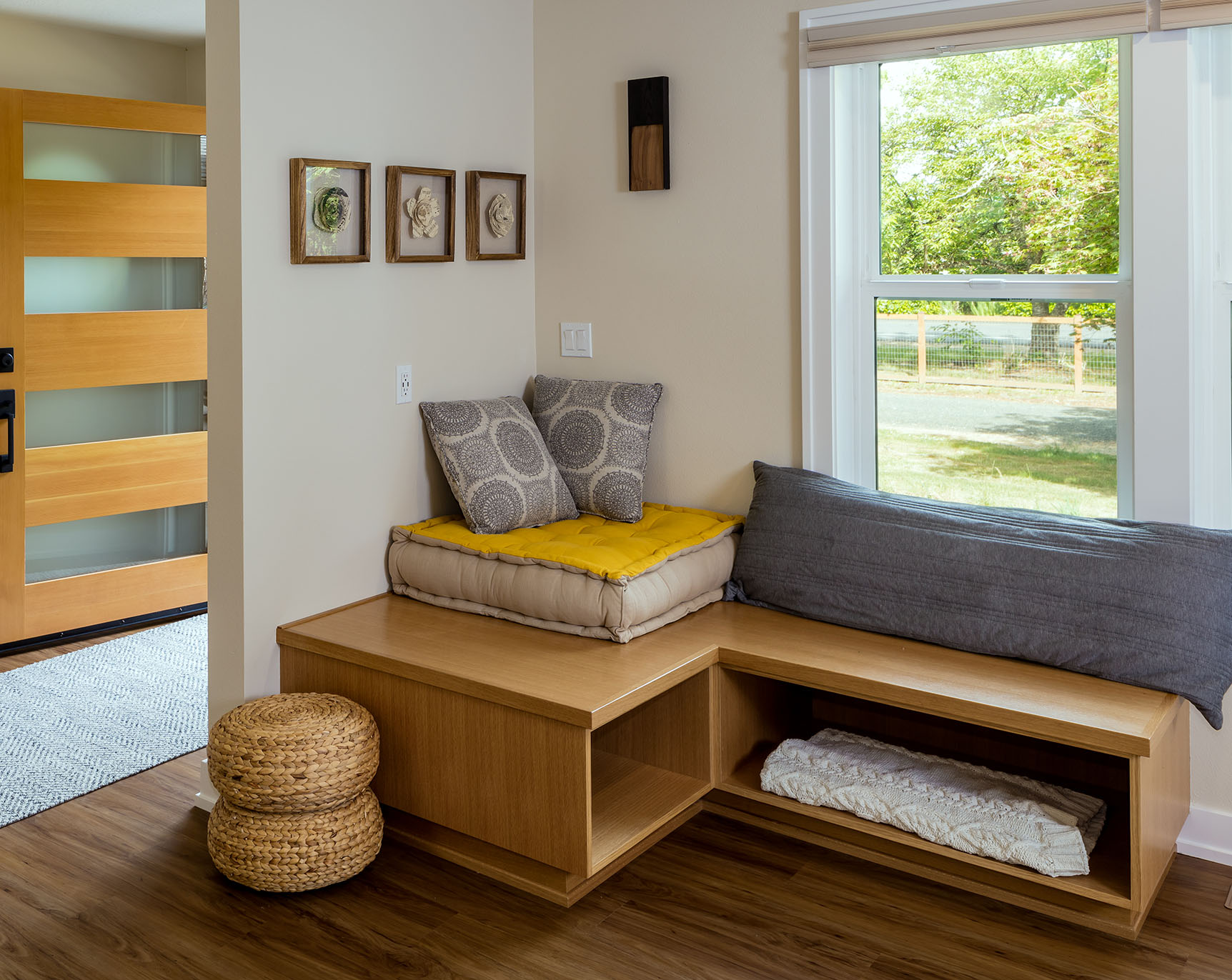 RFR-Tichinin-Feature-Entry-Nook