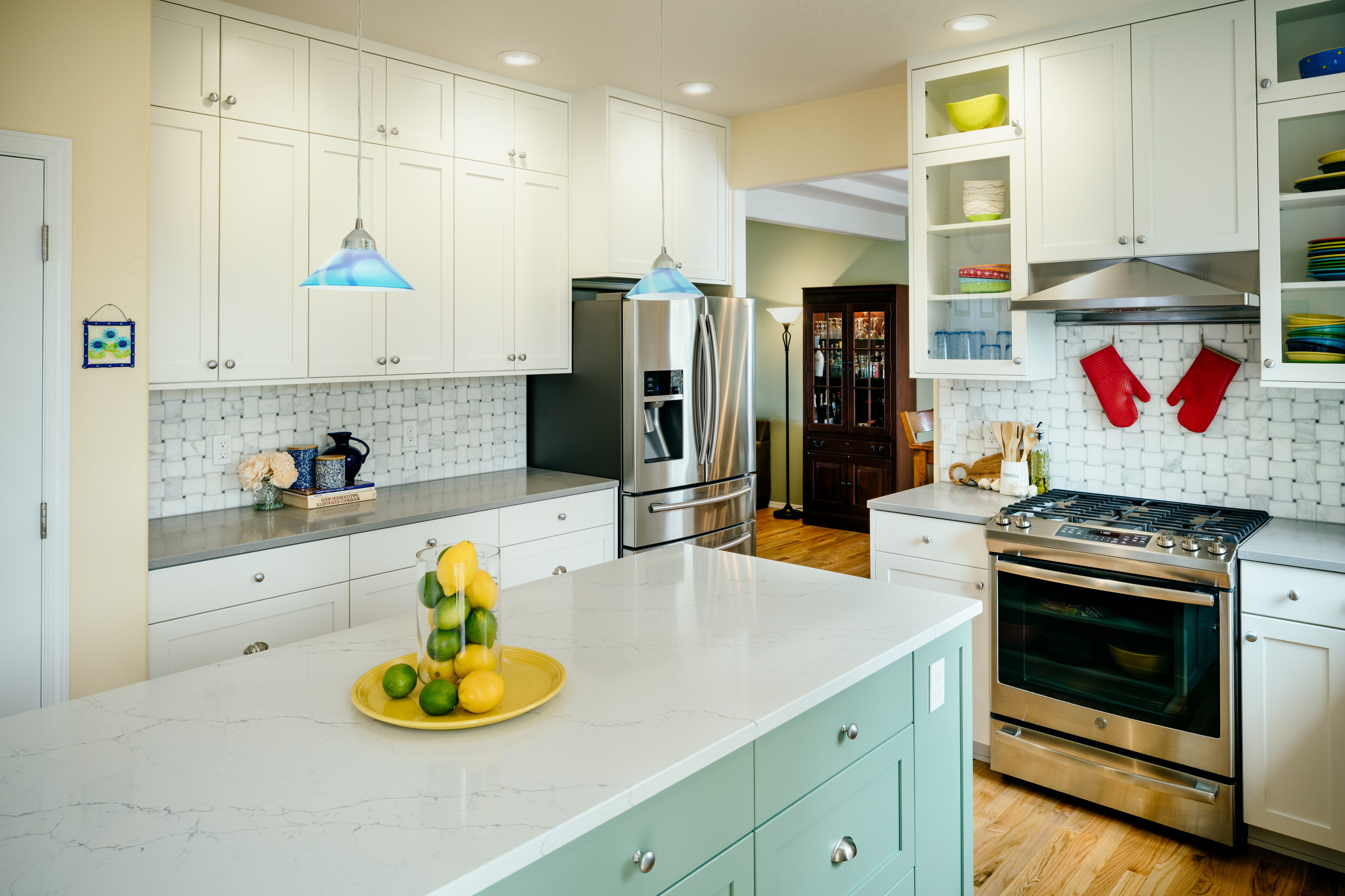 Spacious and Bright Kitchen