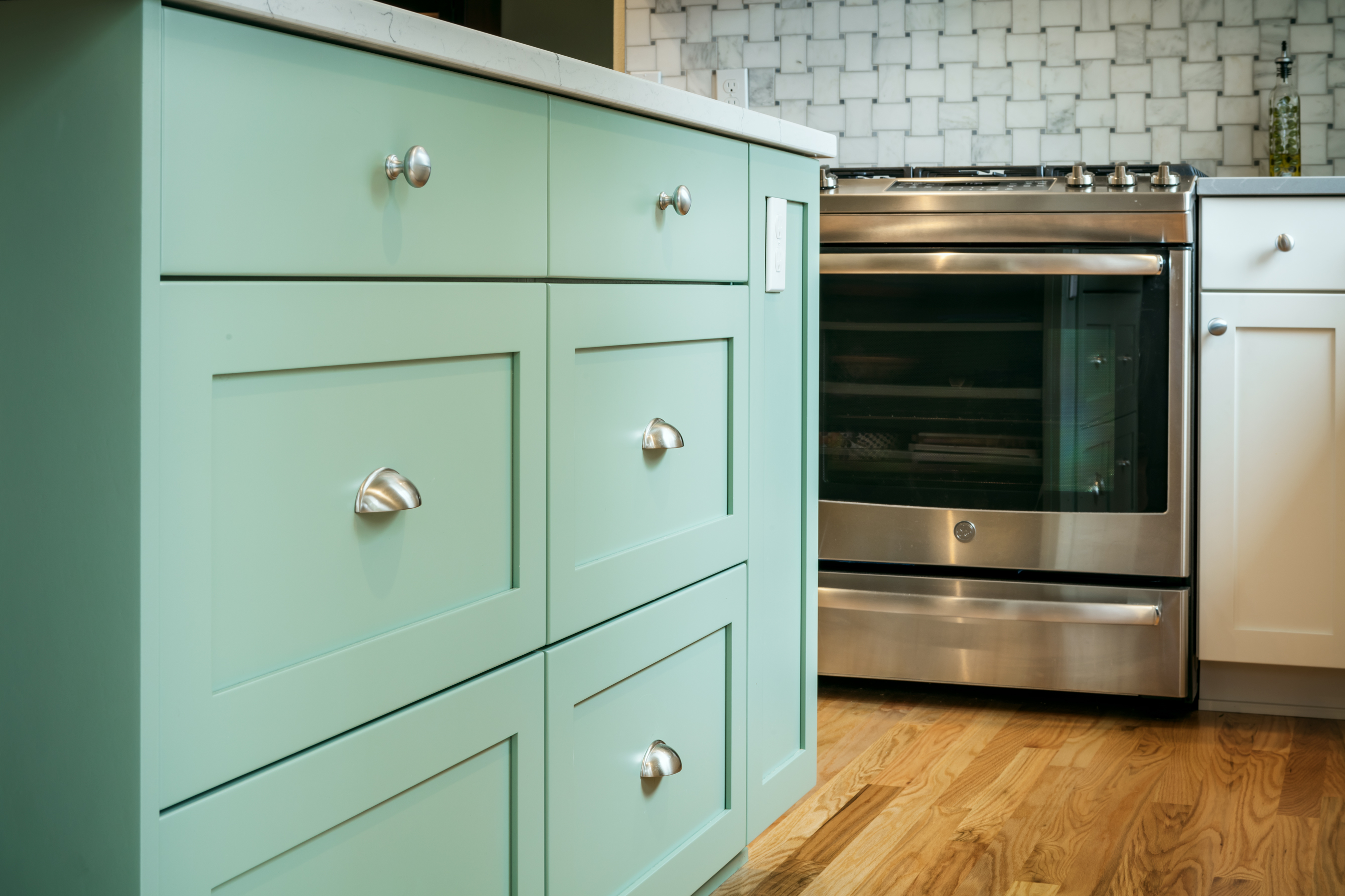 Spacious and Bright Kitchen