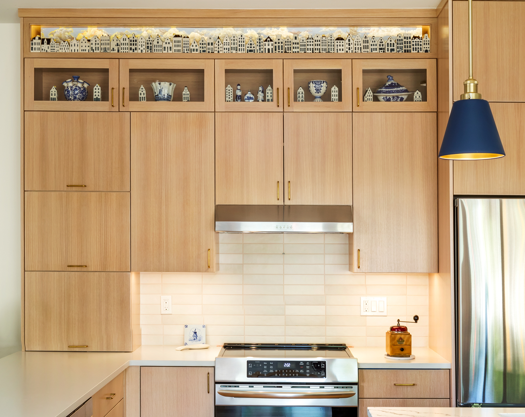 SSR-Meganck-Feature-Decorative-Display-Cabinets