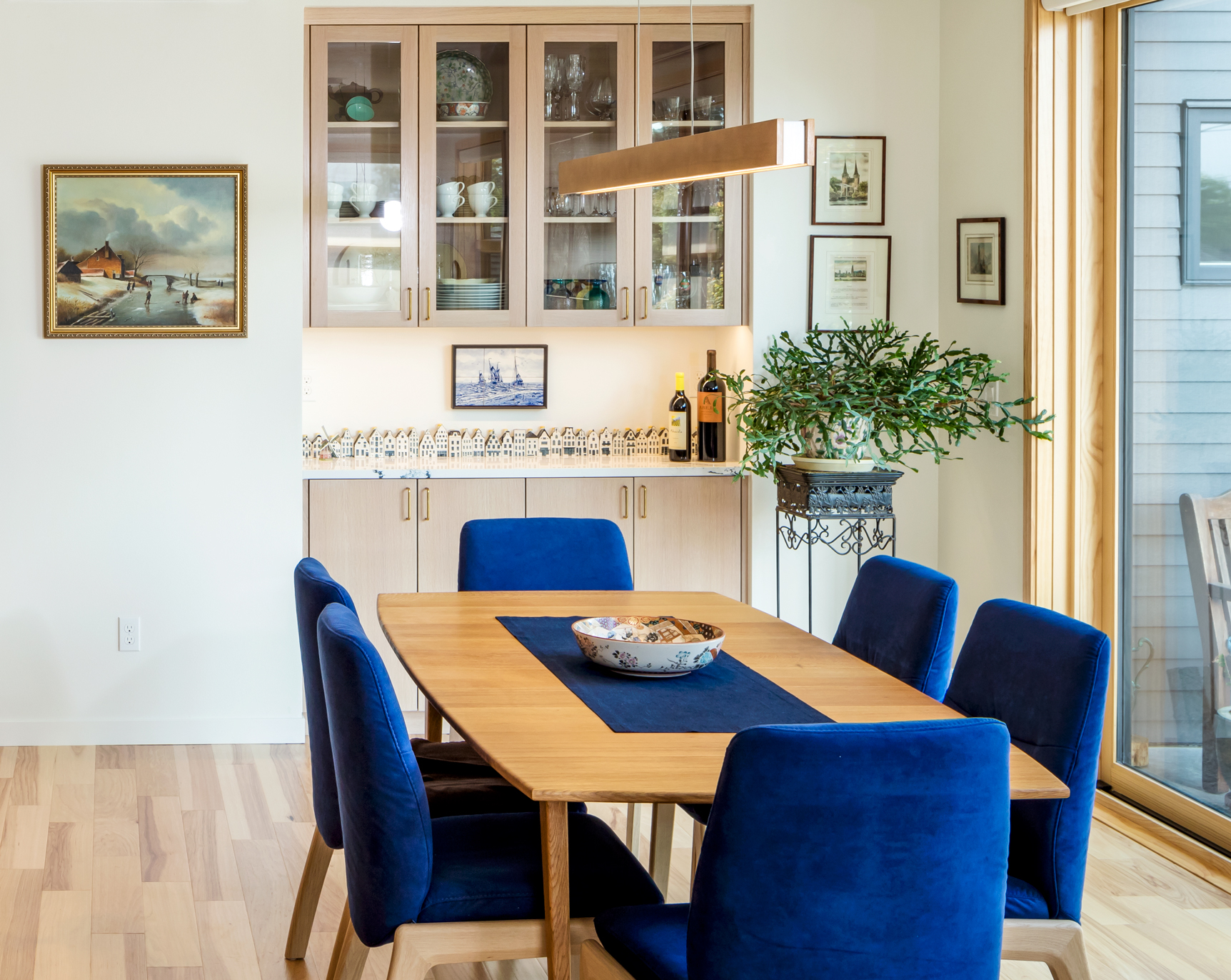 SSR-Meganck-Feature-Dining-Room-Hutch